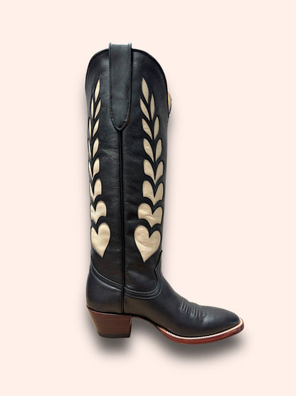 The Tulaluna Boot